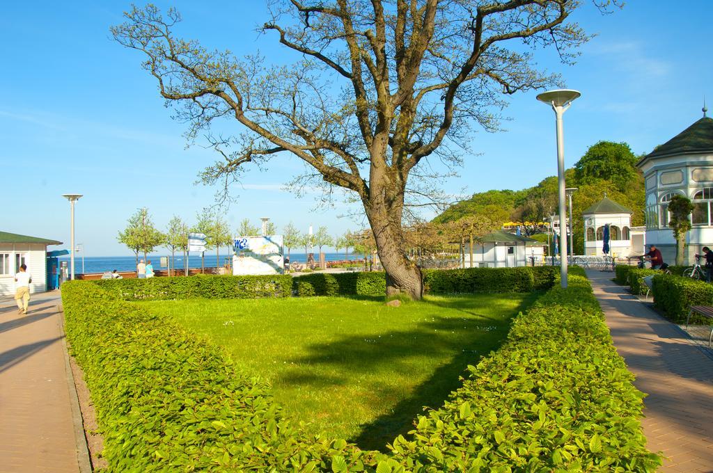 Ferien Unterm Reetdach In Gohren Hotel Goehren  Exterior photo