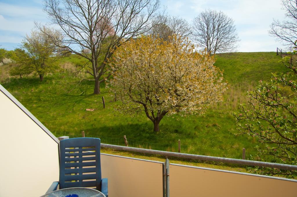 Ferien Unterm Reetdach In Gohren Hotel Goehren  Exterior photo