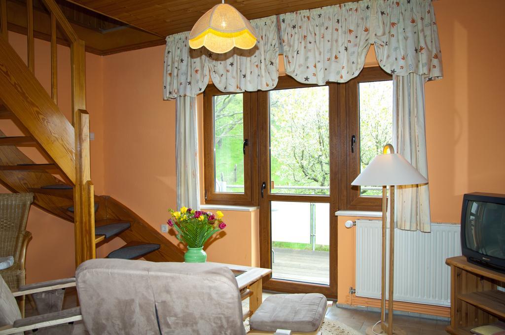 Ferien Unterm Reetdach In Gohren Hotel Goehren  Exterior photo