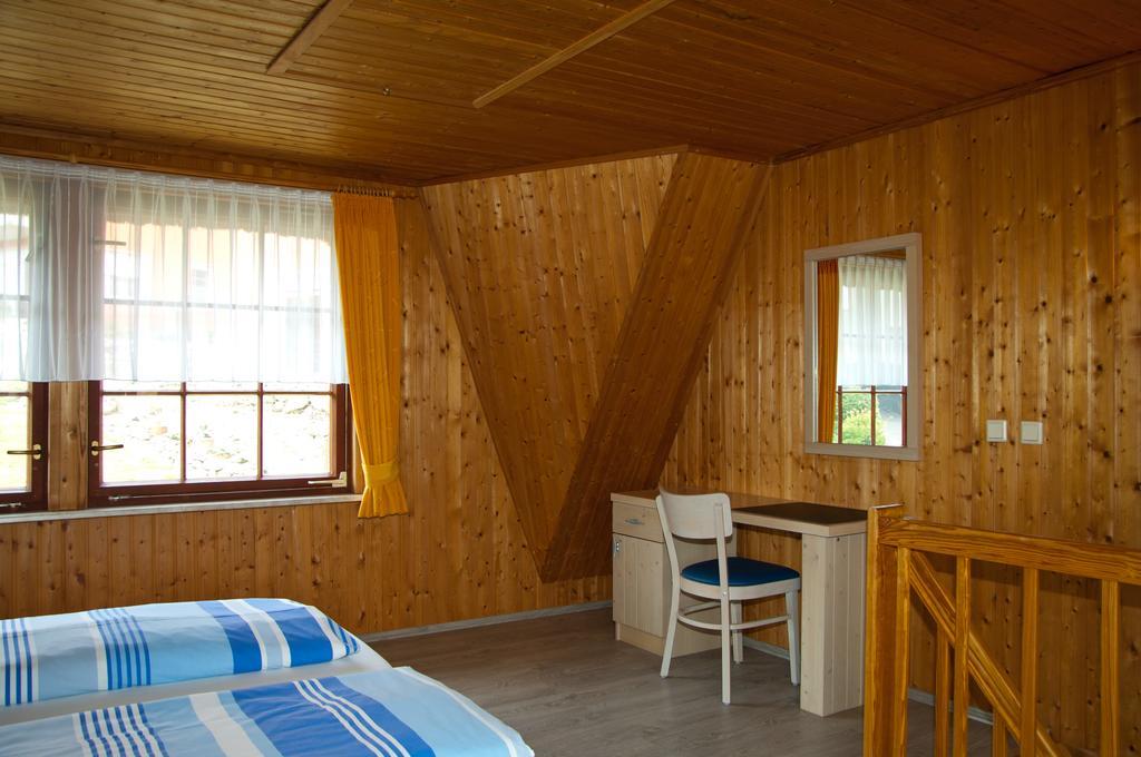 Ferien Unterm Reetdach In Gohren Hotel Goehren  Exterior photo