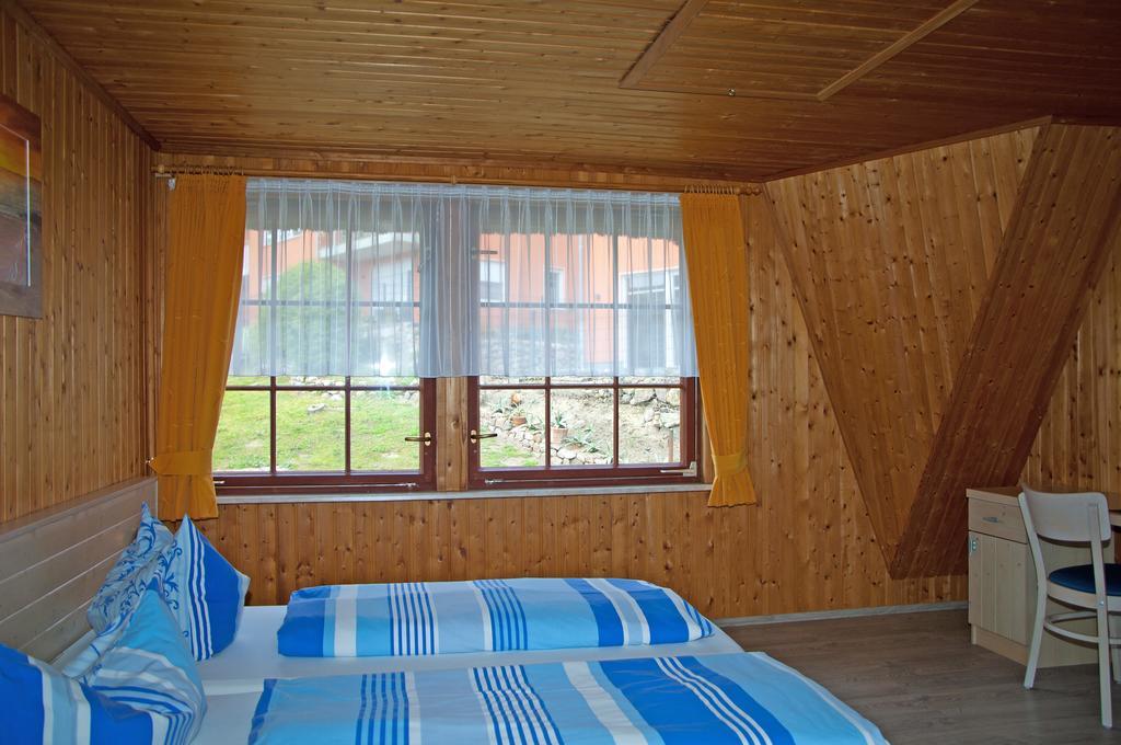 Ferien Unterm Reetdach In Gohren Hotel Goehren  Exterior photo