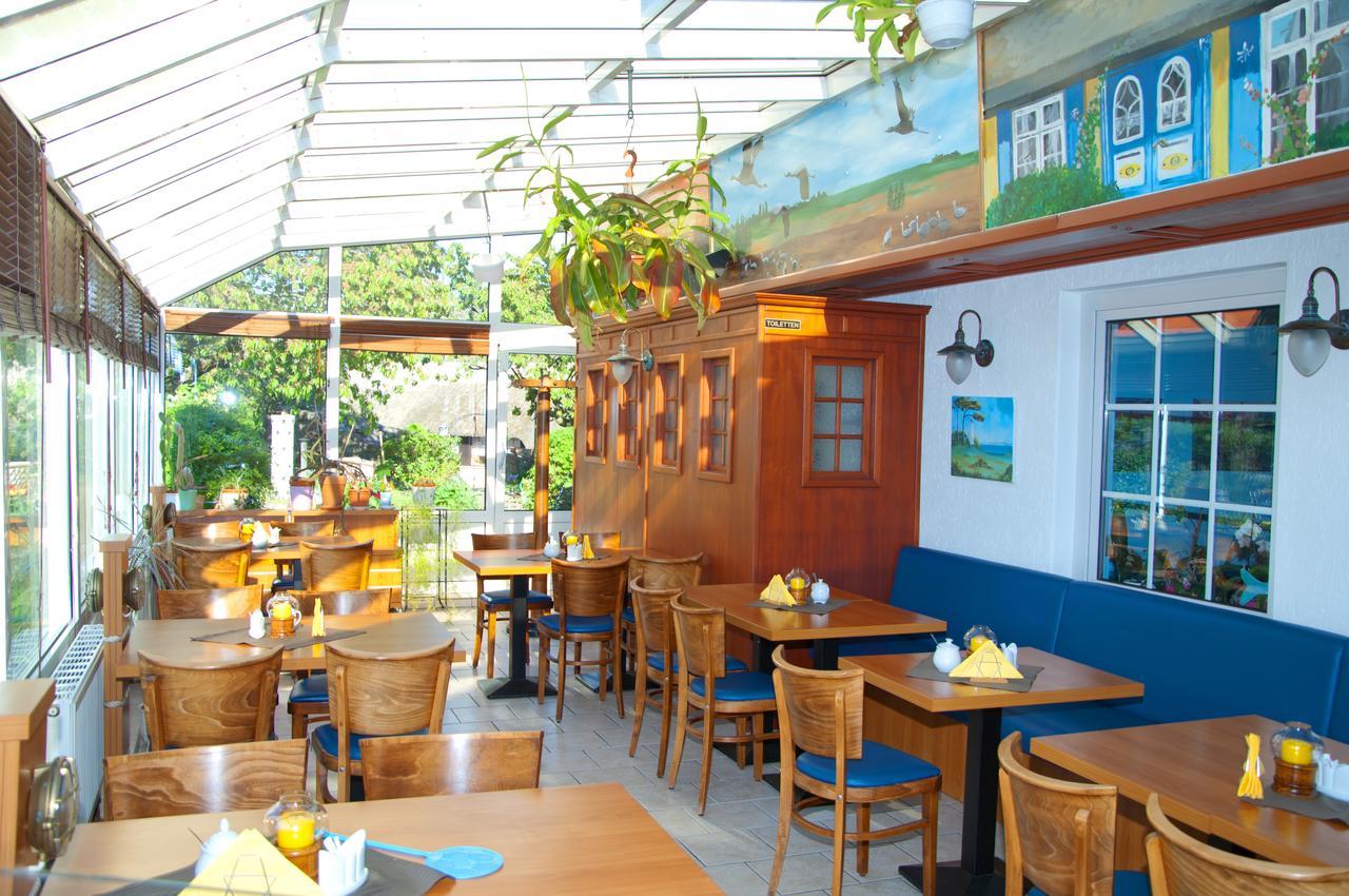 Ferien Unterm Reetdach In Gohren Hotel Goehren  Exterior photo